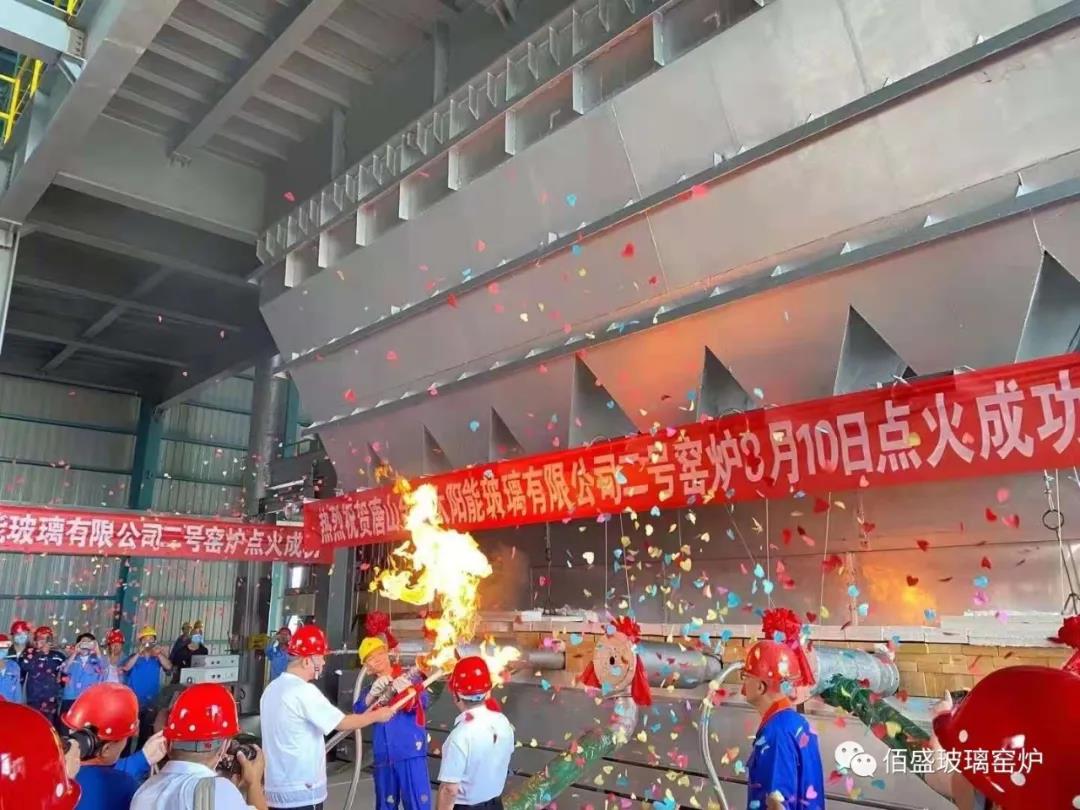 草莓视频APP黄色网站玻璃